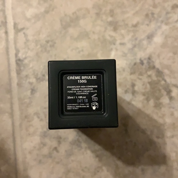 Huda Beauty Faux Filter - Picture 2 of 2